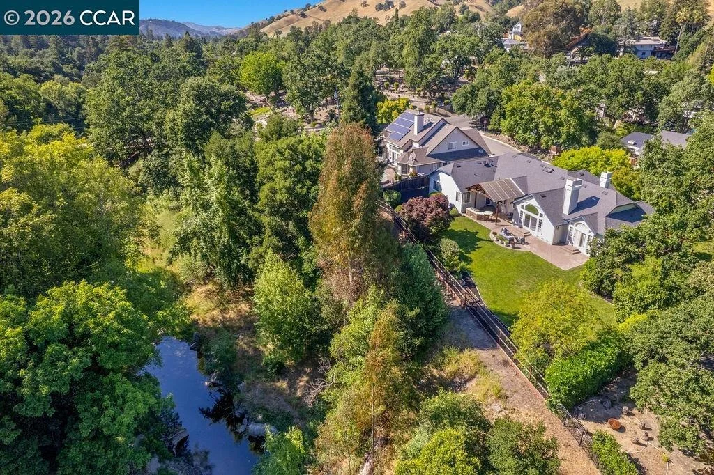 Photo of 3 Meadowbrook Ln