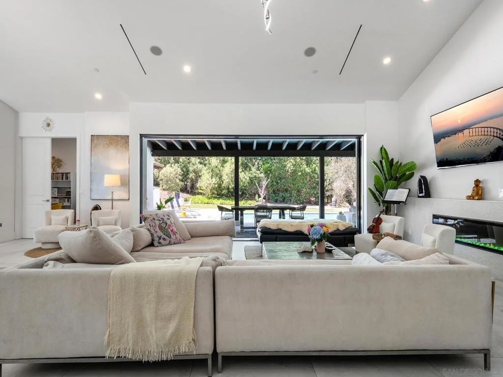 Photo of 16947 AVENIDA LUIS