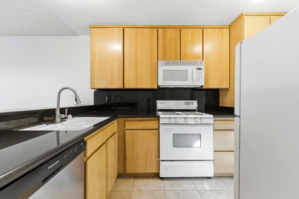 Photo of Unit 418 at 182 Tangelo