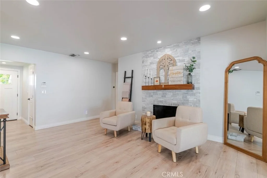 Photo of 447 W Bennett Avenue