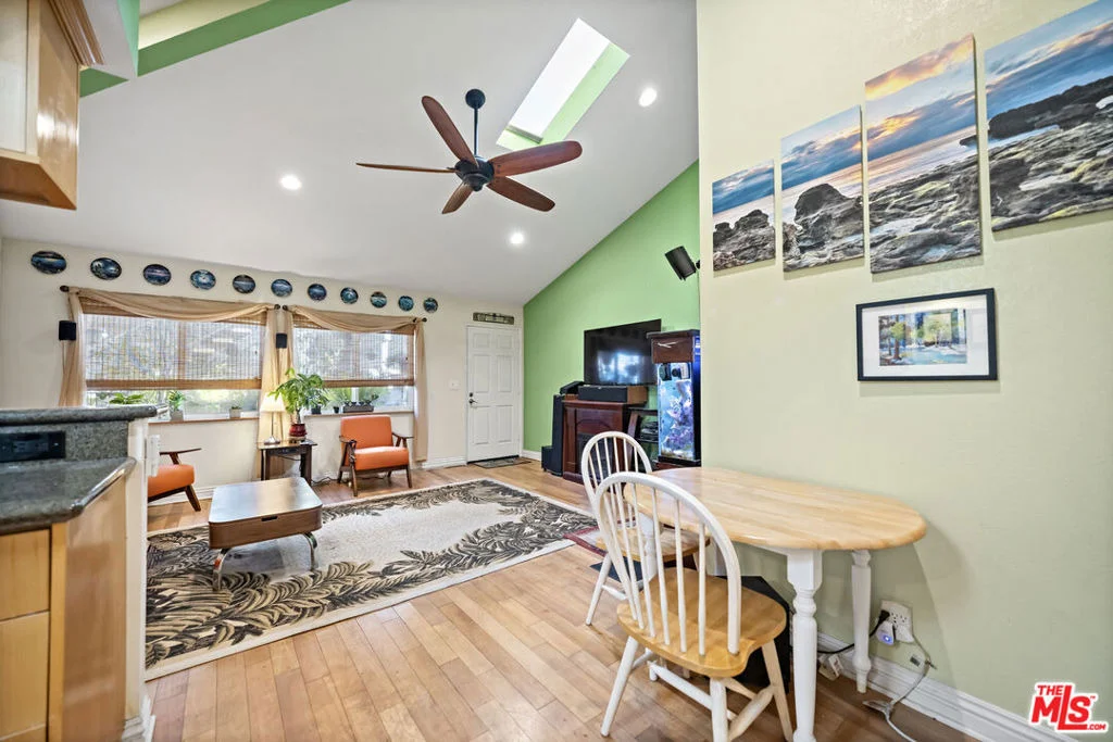 Photo of Unit 6 at 1100 Walnut Avenue