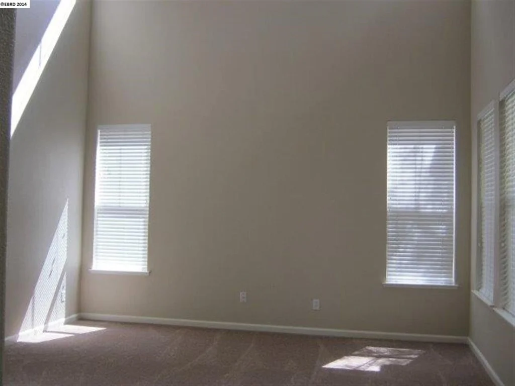Photo of 564 YOUNG DR