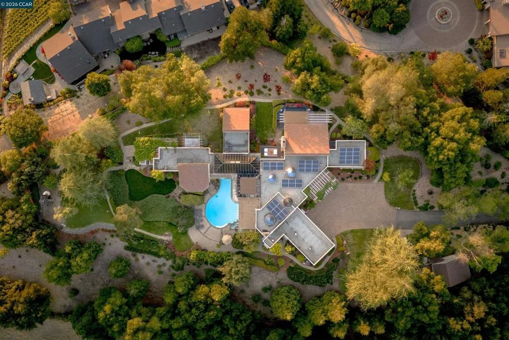 Photo of 2305 Saddleback Dr