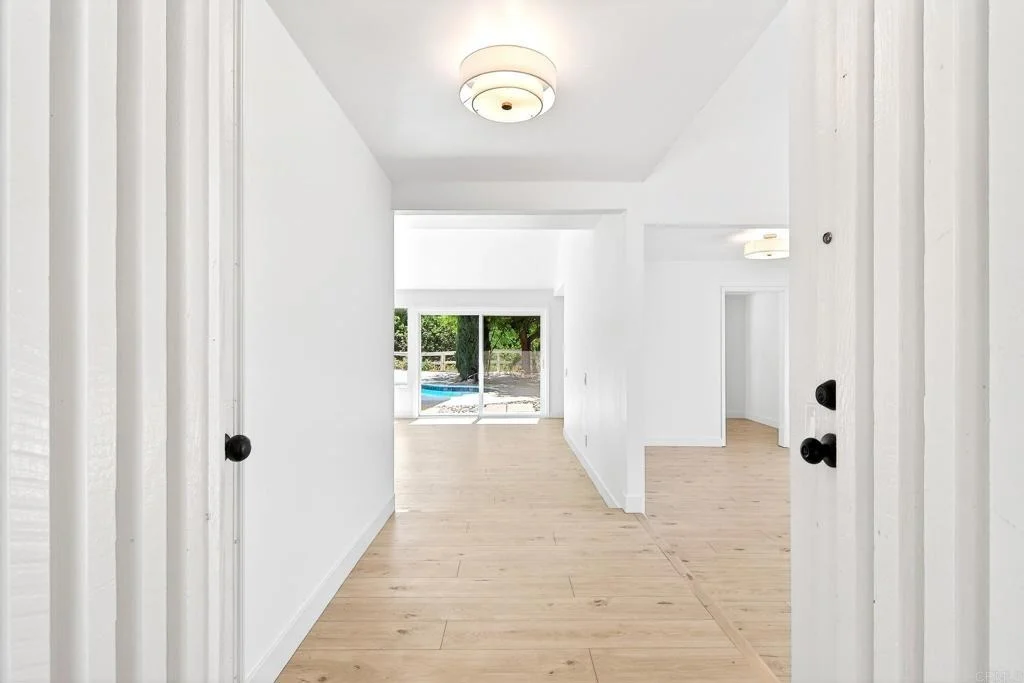 Photo of 37985 Avenida Bravura
