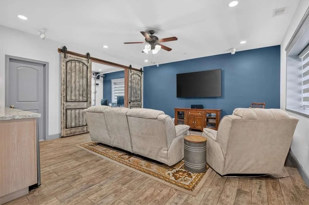 Photo of 1116 1120 Rolling Oaks Drive