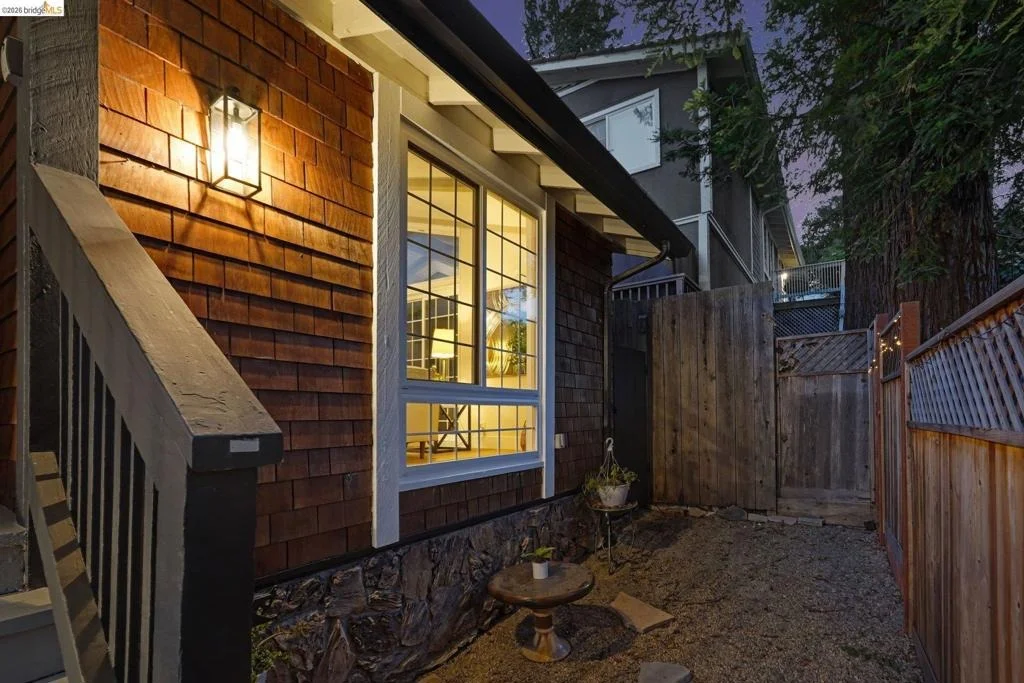 Photo of 2185 Trafalgar Pl
