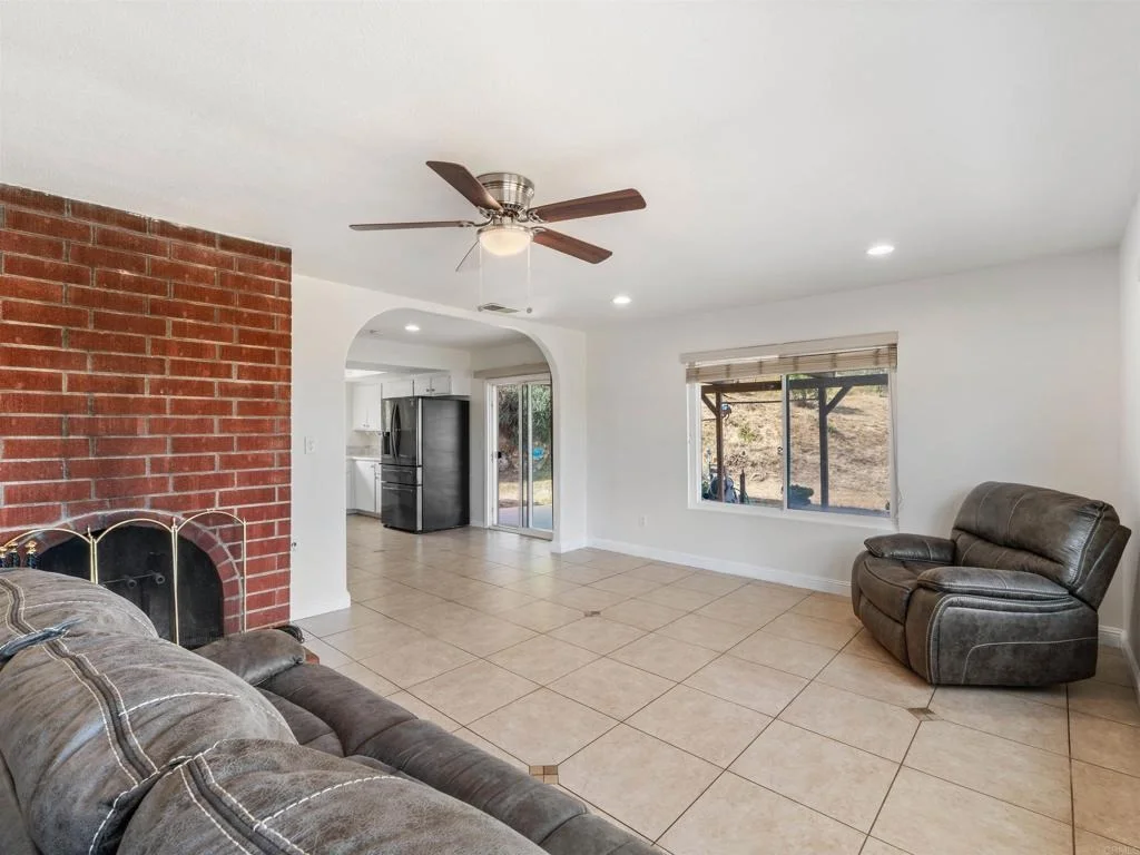 Photo of 2443 Helix Street