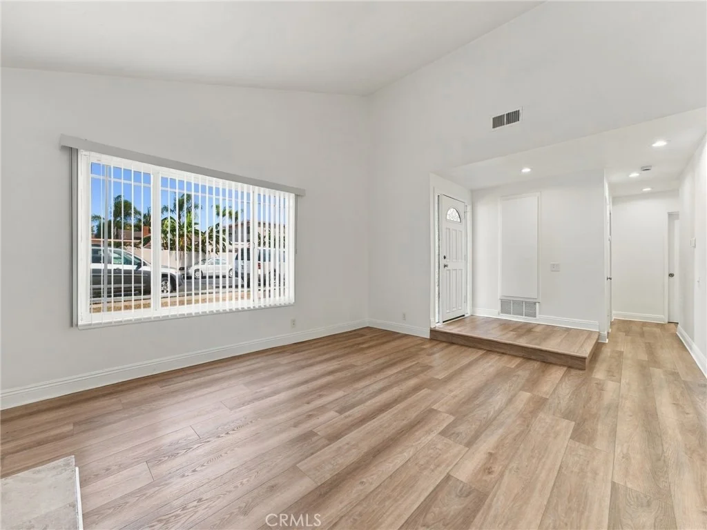 Photo of 330 W Devonshire Drive
