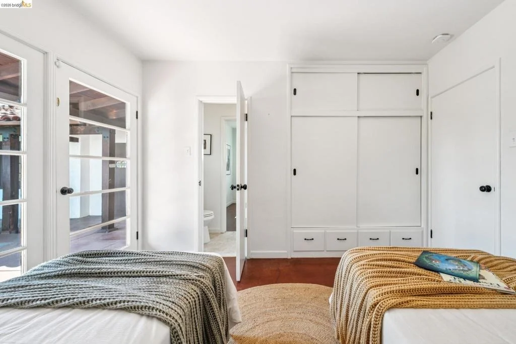 Photo of 201 Warwick Ave