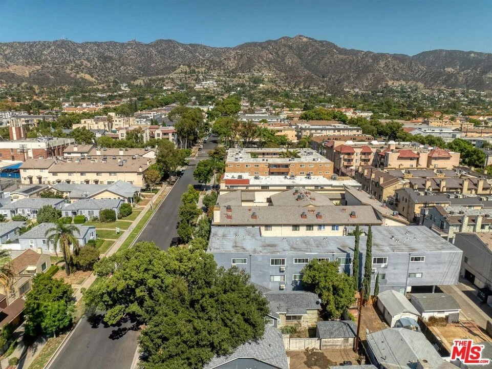 Photo of 512 E Tujunga Avenue