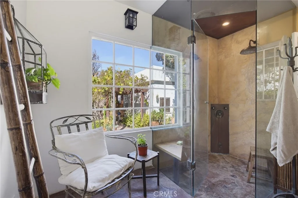 Photo of 2243 Cloverfield Boulevard