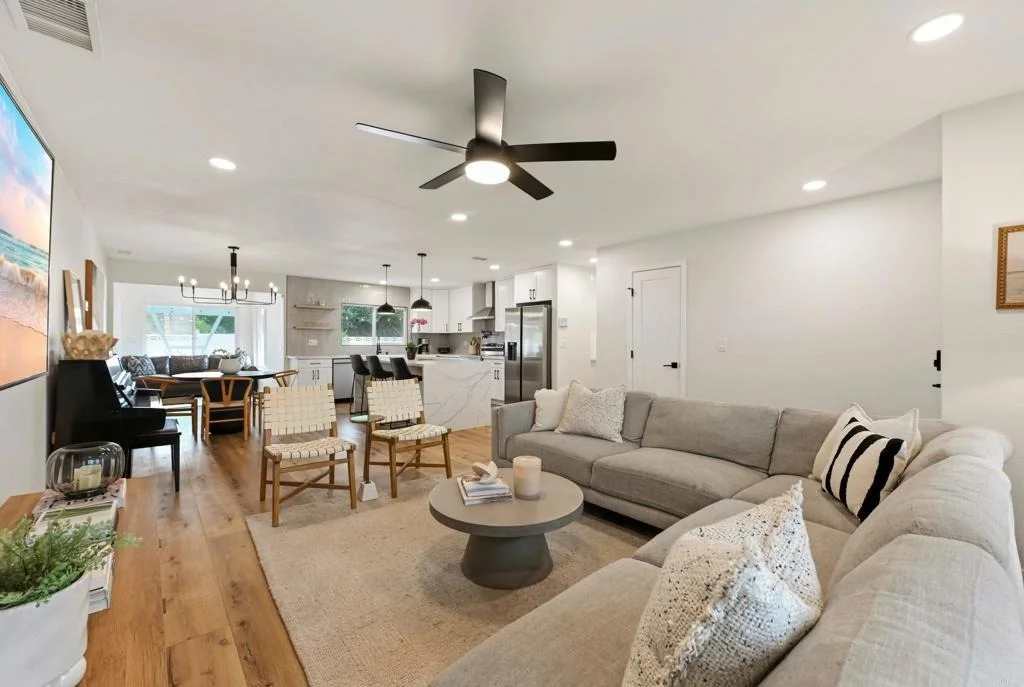 Photo of 952 La Tierra Drive
