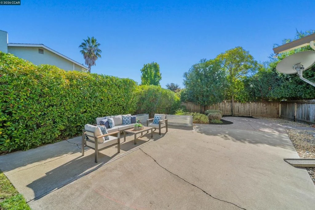 Photo of 3050 Bowling Green Dr
