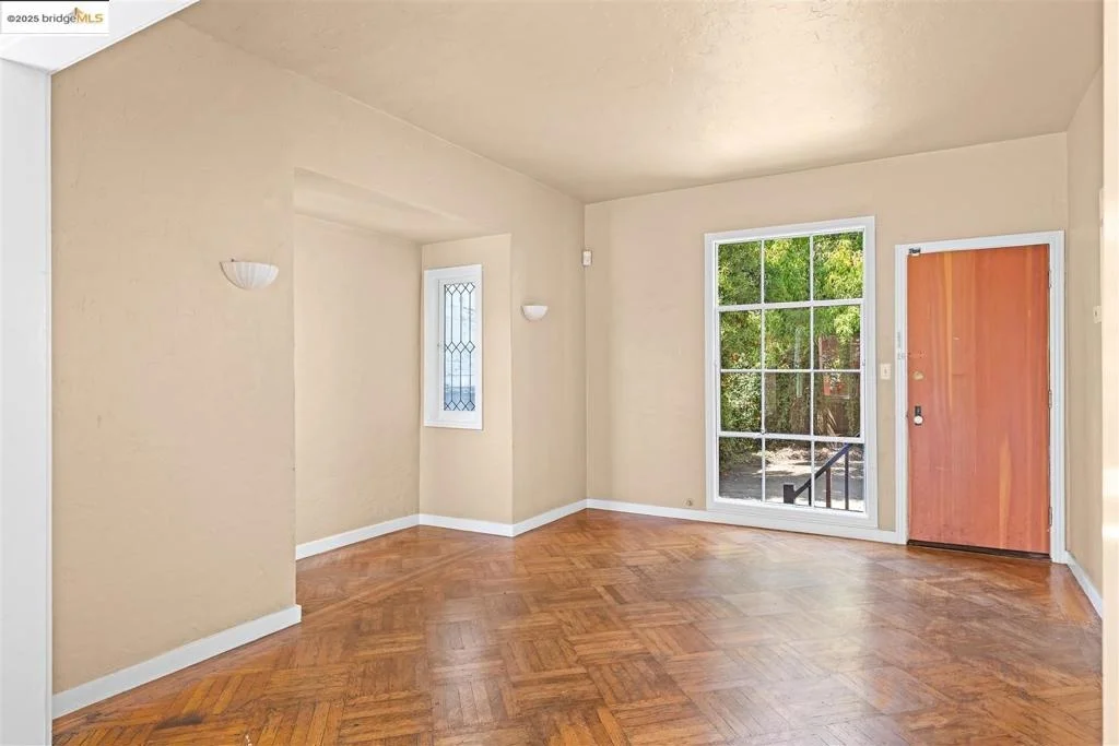 Photo of 2441 Carleton Street