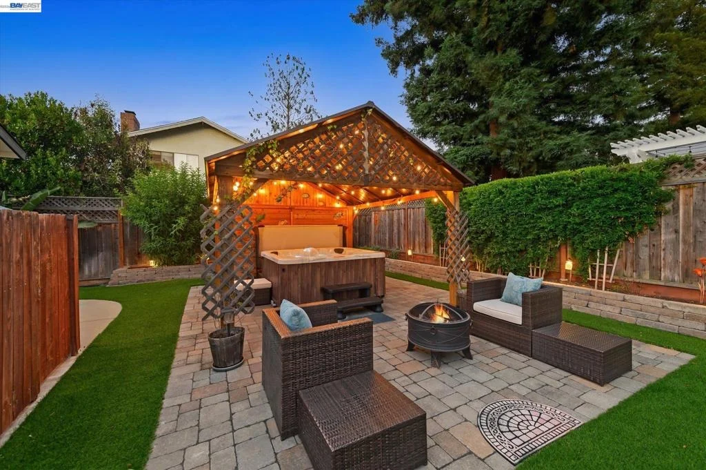 Photo of 3445 Claridge Dr