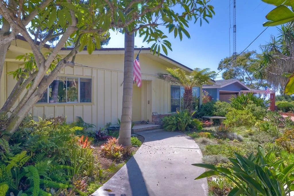 Photo of 1041 Passiflora Place