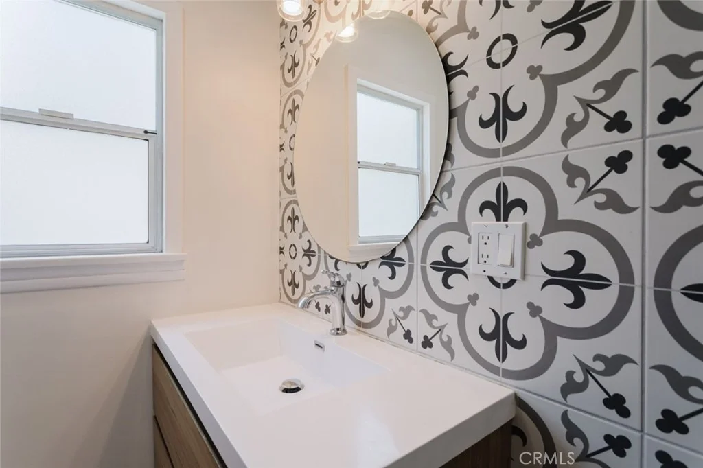Photo of 10423 -10425 Mcclemont Avenue