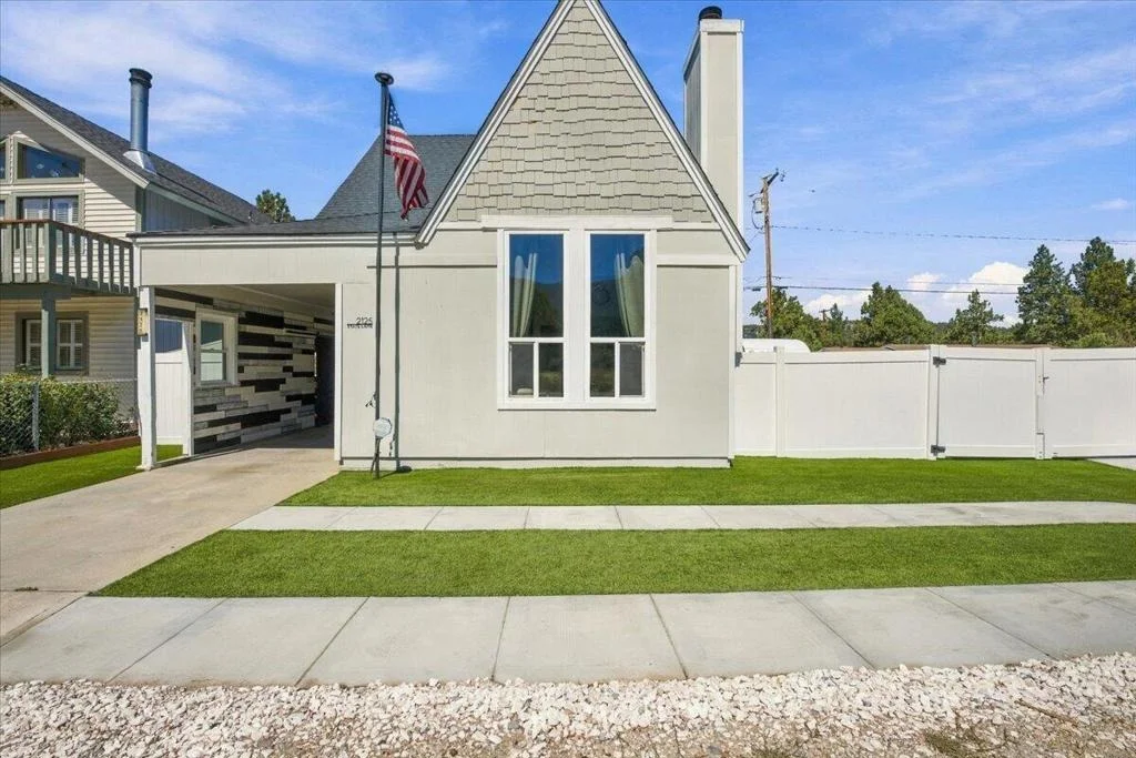 Photo of 2125 State Lane