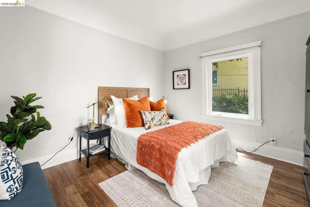 Photo of 2633 Regent St