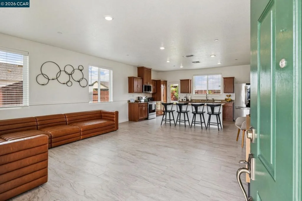 Photo of 4748 Beacon Way