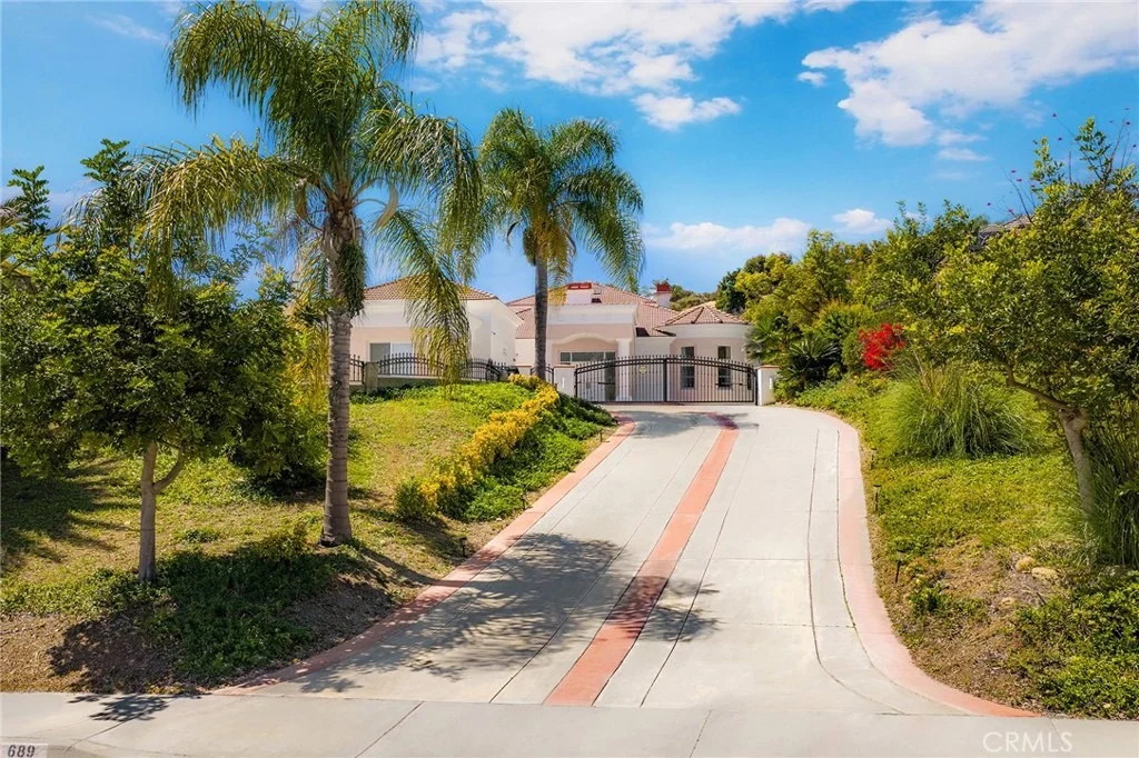 Photo of 689 Leyland Drive