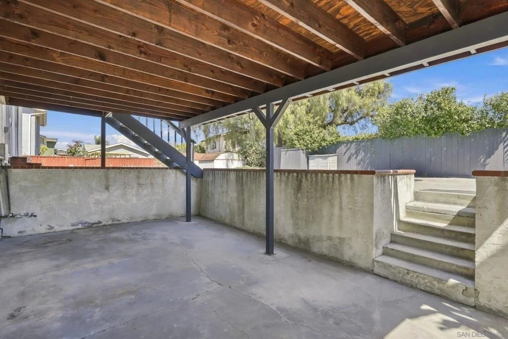 Photo of 669 Melrose Ave