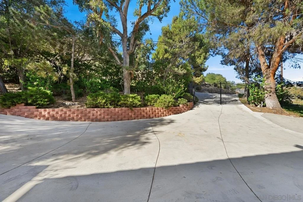 Photo of 4488 La Canada