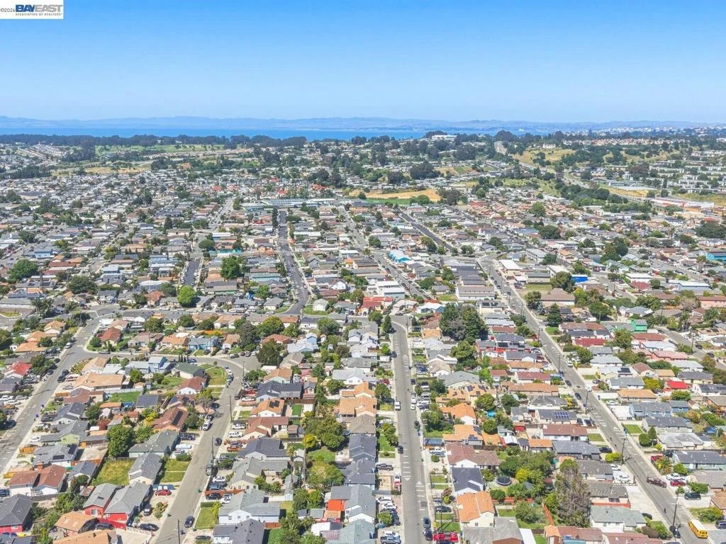 Photo of 2609 Macarthur Ave