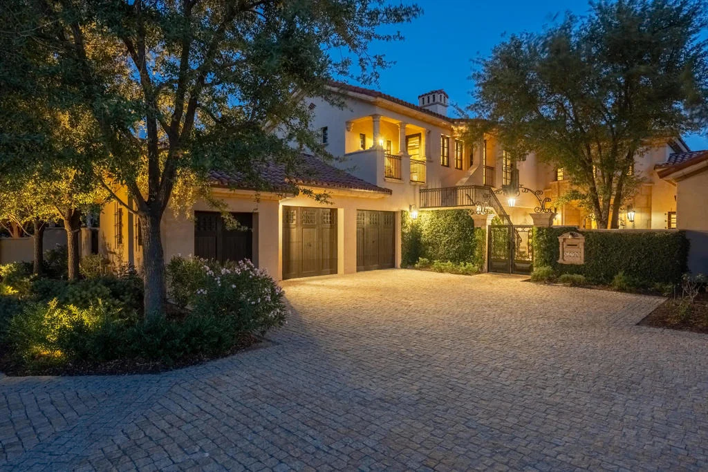 Photo of 52765 Humboldt Boulevard
