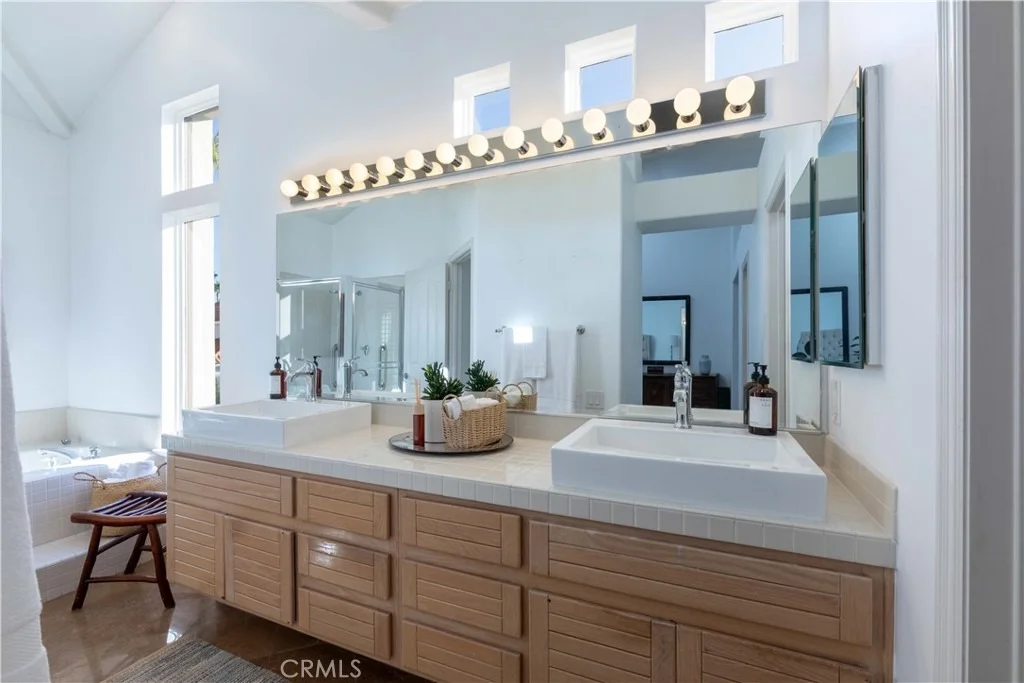 Photo of 5517 China Point