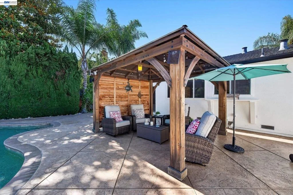 Photo of 3445 Claridge Dr