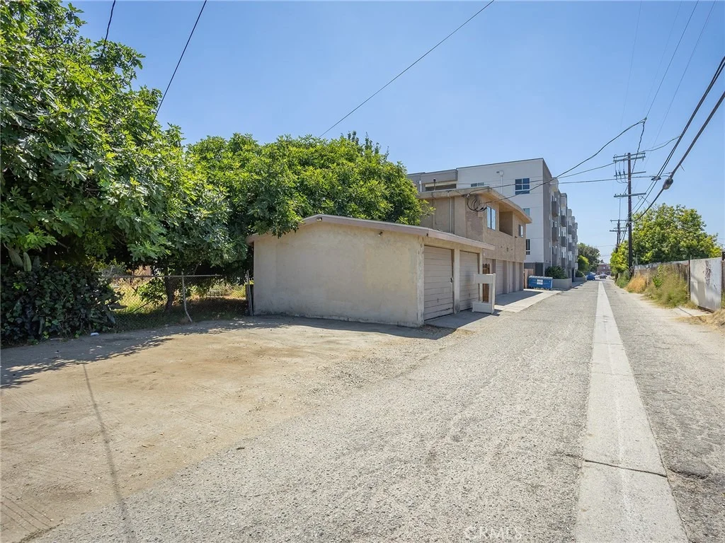 Photo of 14301 Roscoe Boulevard