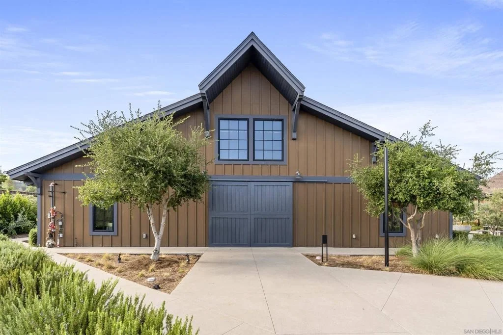 Photo of 1187 Barry Pl