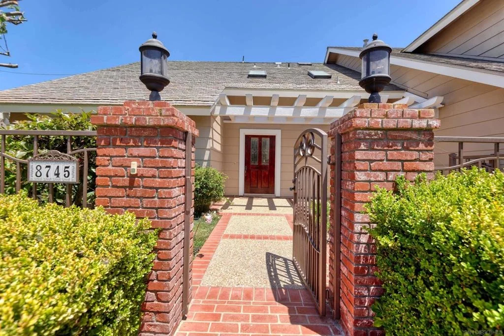 Photo of 8745 Robin Hood Lane