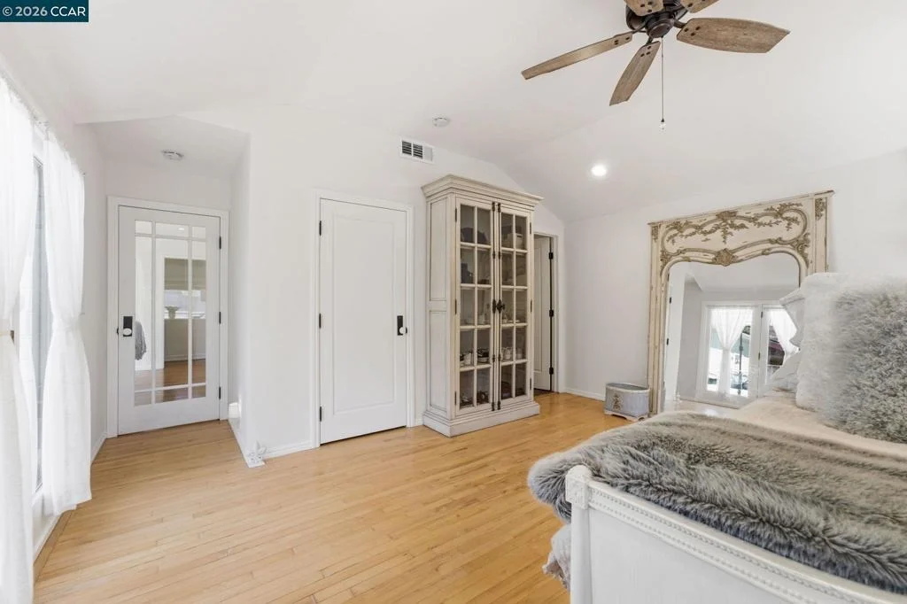 Photo of 8 Lander Dr