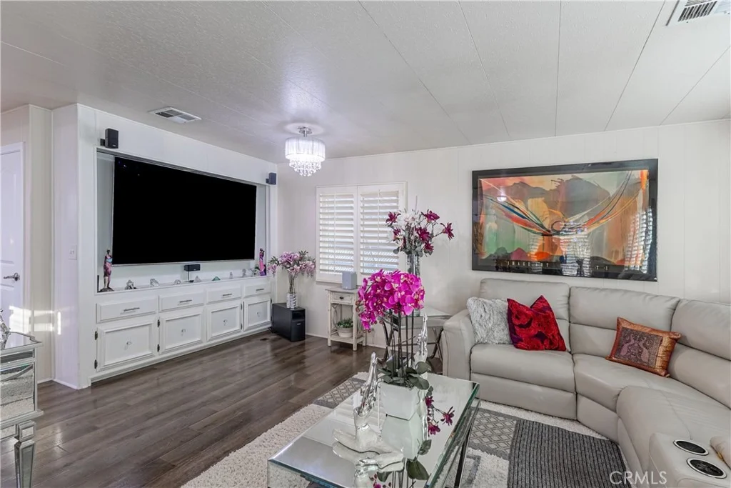 Photo of 8509 Beverly Blvd, SPC 16