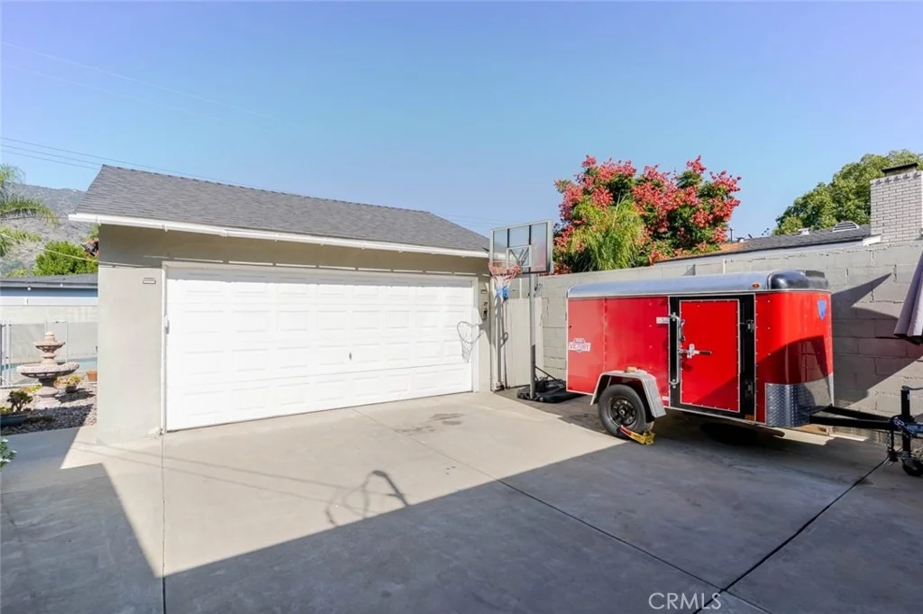 Photo of 447 W Bennett Avenue