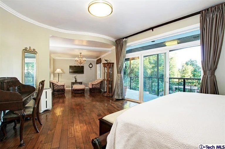 Photo of 2463 Ridgeway Road