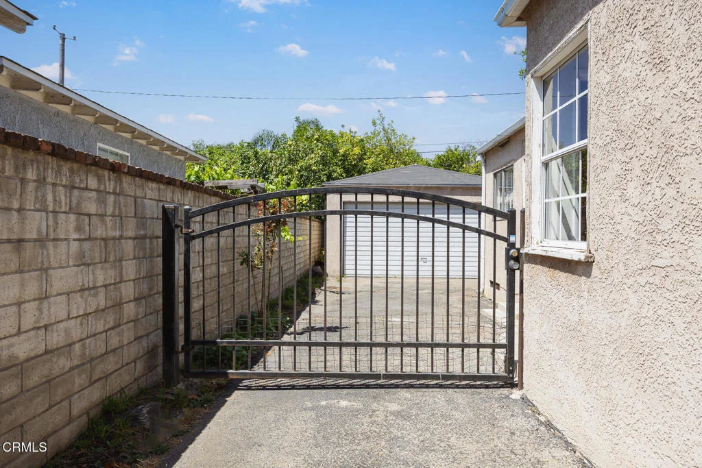 Photo of 321 S Griffith Park Drive