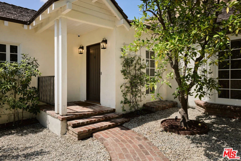 Photo of 1654 N Beverly Drive