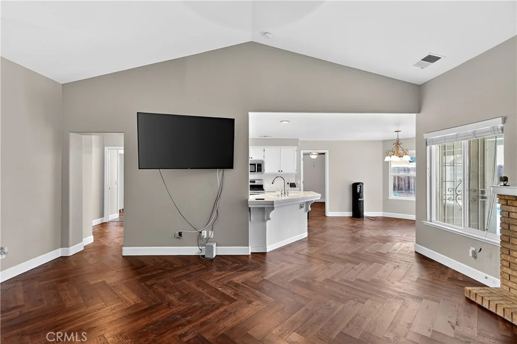 Photo of 724 Robin Drive