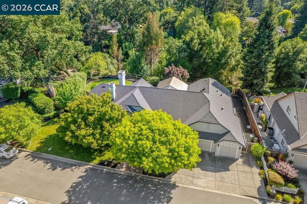 Photo of 3 Meadowbrook Ln