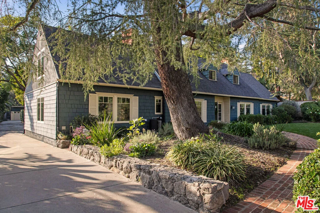 Photo of 2555 N Altadena Drive