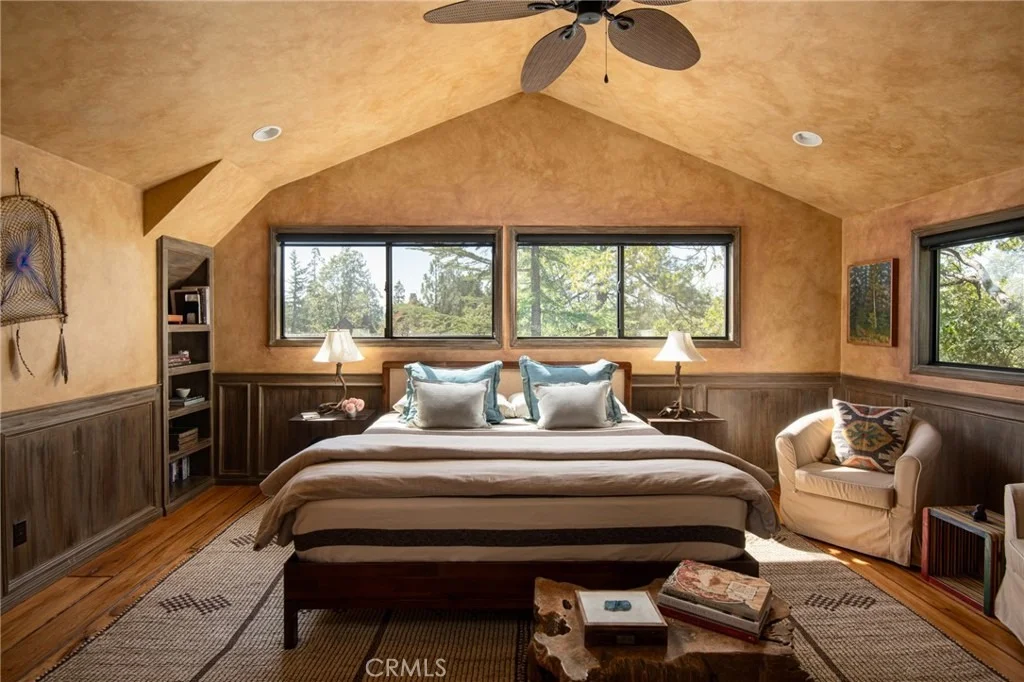 Photo of 942 Lake Edge