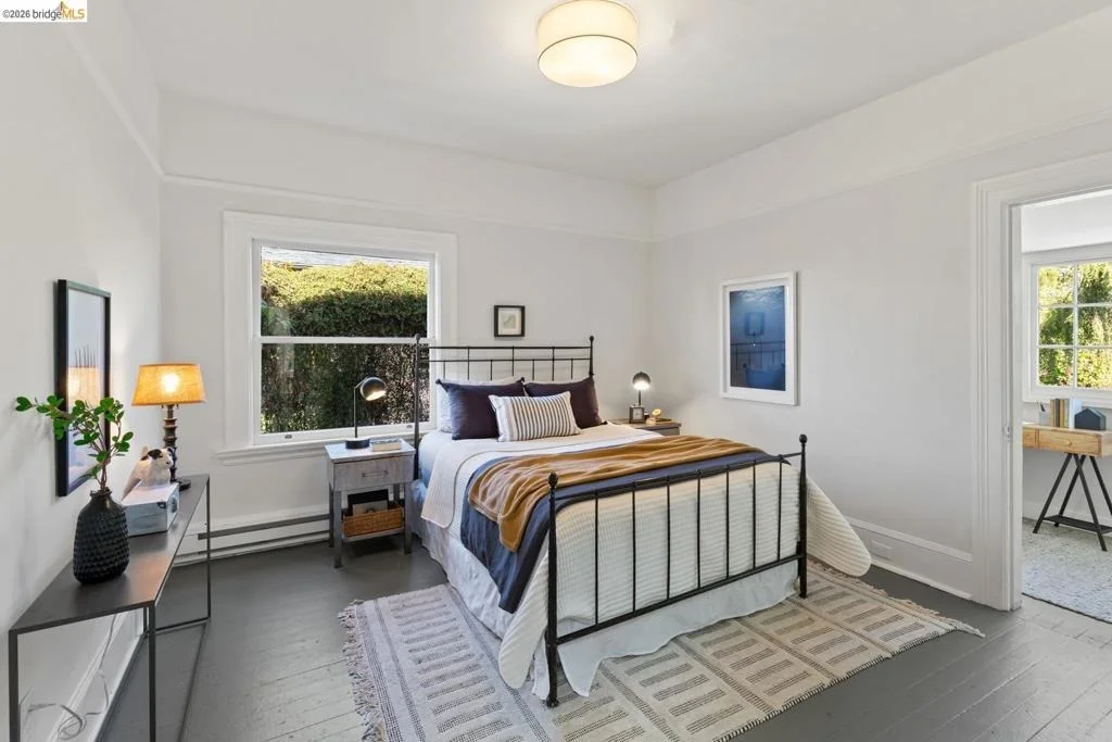 Photo of 2833 Regent St