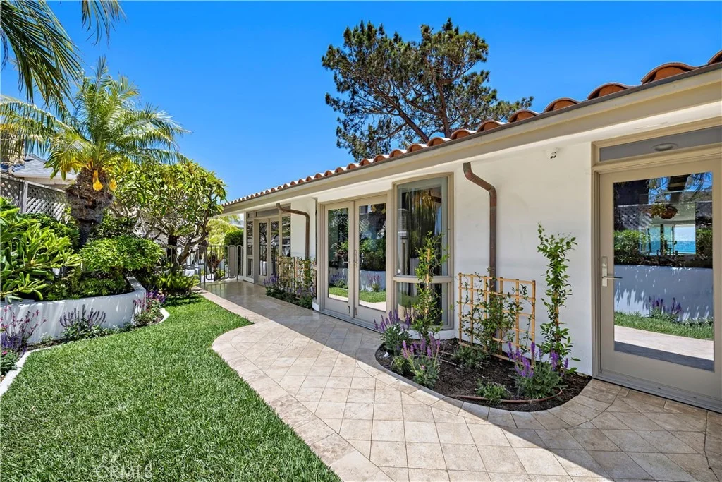 Photo of 594 Cliff Drive