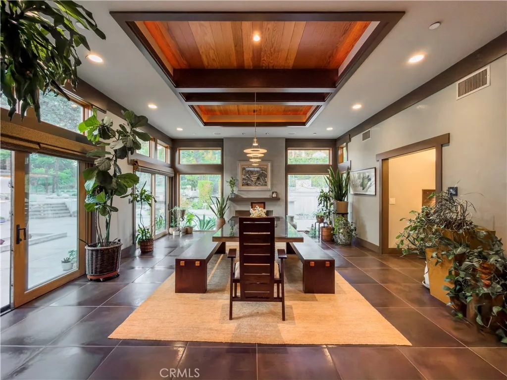 Photo of 865 W Foothill