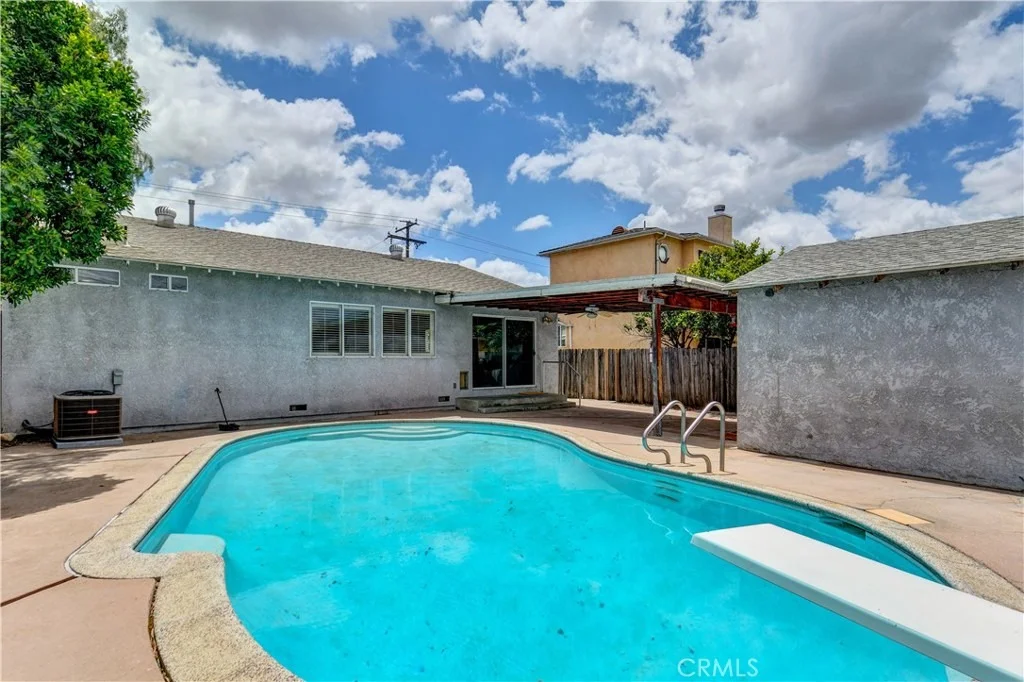 Photo of 7407 Broadway Avenue