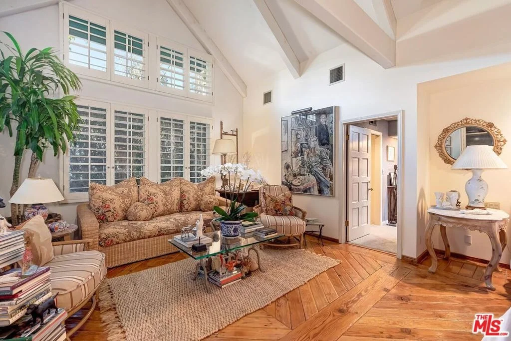 Photo of 602 N Foothill Road