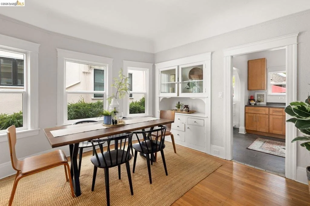 Photo of 2633 Regent St